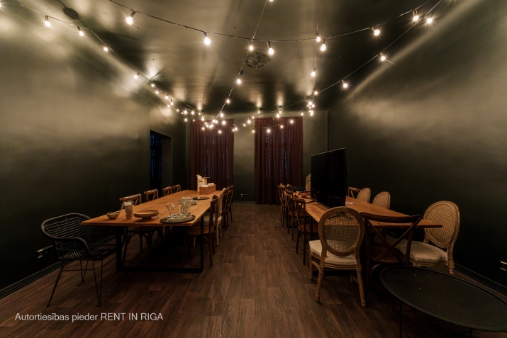 Sludinājumi. Telpas dažādiem uzņēmējdarbības veidiem. Tās atrodas aktīvā gājēju vietā pie Doma laukuma, Latvijas Cena: 1.4859e+06 EUR Foto #5