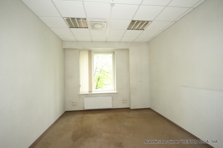 Sludinājumi. Birojs VEF\'ā.  Birojs izvietots ēkas 3. stāvā un sastāv no priekštelpas, 8 izolētiem kabinetiem, Cena: 1968 EUR/mēn Foto #6