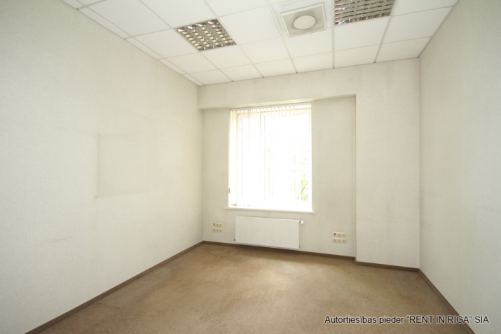 Sludinājumi. Birojs VEF\'ā.  Birojs izvietots ēkas 3. stāvā un sastāv no priekštelpas, 8 izolētiem kabinetiem, Cena: 1968 EUR/mēn Foto #8