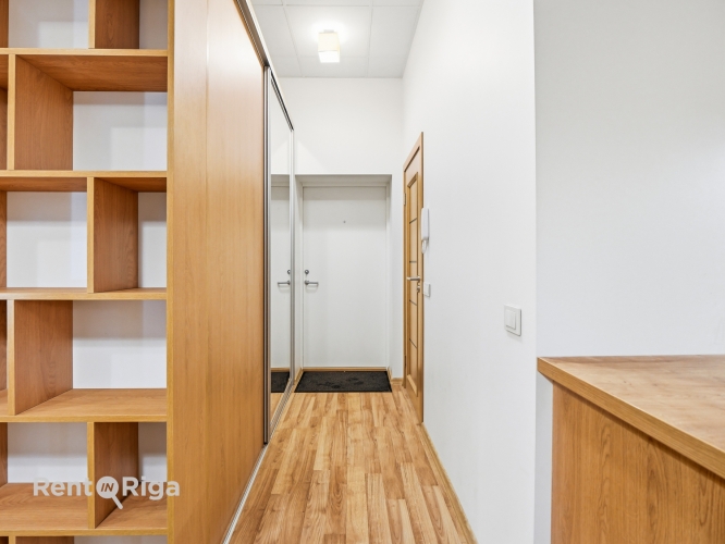 Sludinājumi. Kompakts, kvalitatīvi izremontēts un gaumīgi iekārtots studio dzīvoklis pašā pilsētas centrā.  Cena: 500 EUR/mēn Foto #8