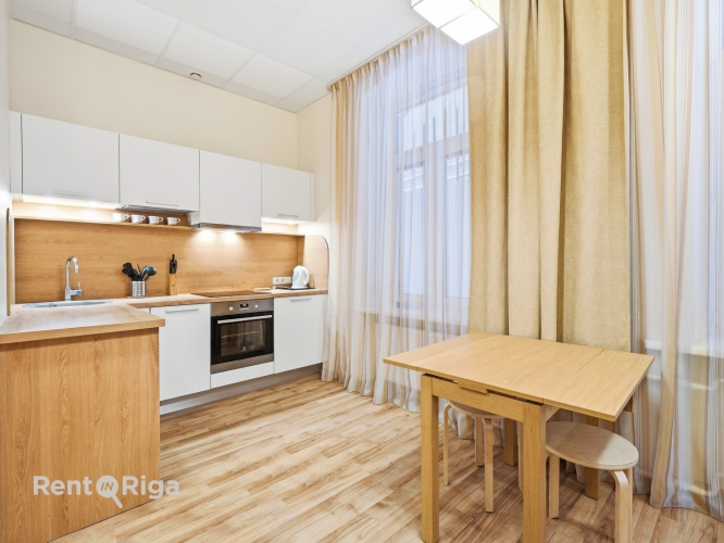 Sludinājumi. Kompakts, kvalitatīvi izremontēts un gaumīgi iekārtots studio dzīvoklis pašā pilsētas centrā.  Cena: 500 EUR/mēn Foto #3