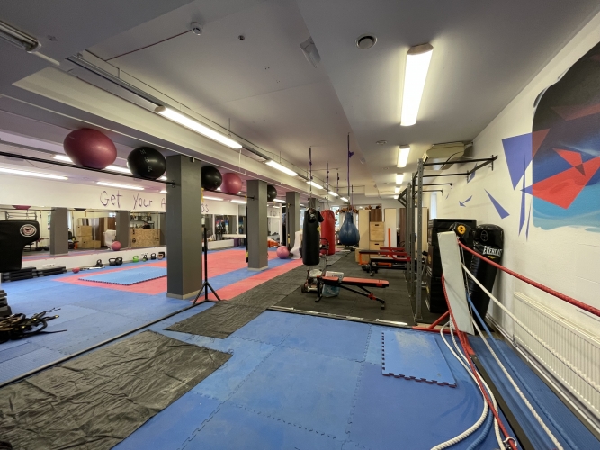 Sludinājumi. Iznomā komerctelpas pirmajā stāvā aktīvā Ziepniekkalna dzīvojamā masīvā!  Telpas atrodas Cena: 1680 EUR/mēn Foto #6