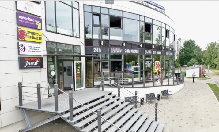 Sludinājumi. Veikala telpas tirdzniecības centrā. Bijušās aptiekas telpas.  + Centrs atrodas ļoti aktīvā vietā Cena: 4600 EUR/mēn Foto #4