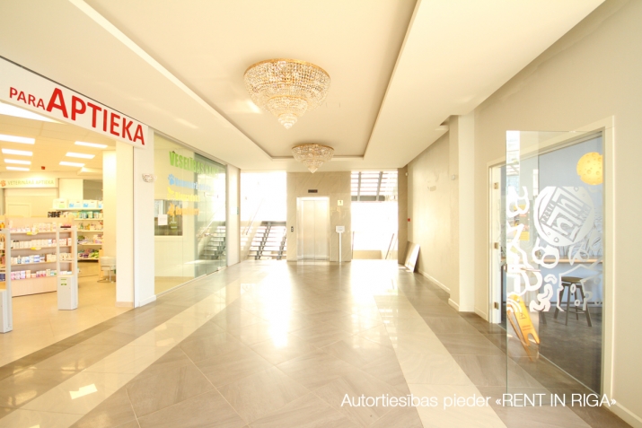 Sludinājumi. Veikala telpas tirdzniecības centrā. Bijušās aptiekas telpas.  + Centrs atrodas ļoti aktīvā vietā Cena: 4600 EUR/mēn Foto #3