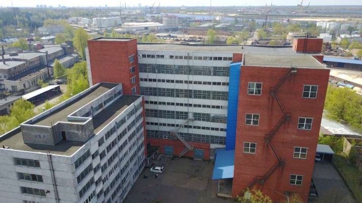 Sludinājumi. Ražotnes komplekss ostas tuvumā.  Gar teritoriju ved dzelzceļa pievads, kuru iespējams izmantot.  Cena: 1.99e+06 EUR Foto #2