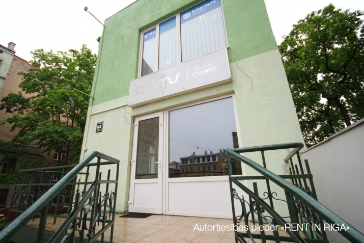 Sludinājumi. Atsevišķi stāvoša biroju/veikalu ēka Brīvības ielā 144.  Renovēta ēka 4 stāvos, bez lifta, iežogota Cena: 850000 EUR Foto #3