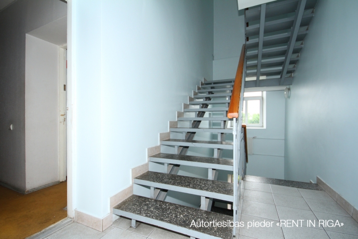 Sludinājumi. Atsevišķi stāvoša biroju/veikalu ēka Brīvības ielā 144.  Renovēta ēka 4 stāvos, bez lifta, iežogota Cena: 850000 EUR Foto #7