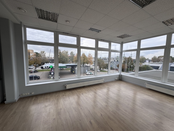 Sludinājumi. Birojs Dārzciemā.   + 3. stāvs; + Platība sastāv no atvērtas telpas, 2 kabinetiem. Wc koplietošanas Cena: 1020 EUR/mēn Foto #4