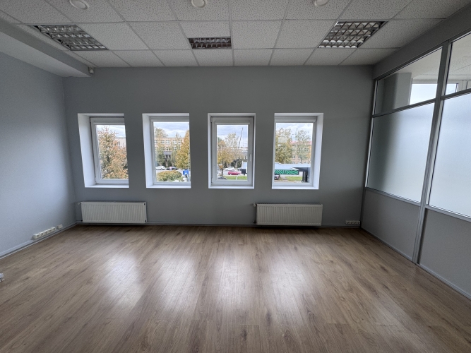 Sludinājumi. Birojs Dārzciemā.   + 3. stāvs; + Platība sastāv no atvērtas telpas, 2 kabinetiem. Wc koplietošanas Cena: 1020 EUR/mēn Foto #6