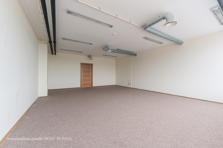 Объявление. Kravu ostas terminālis \'Port Magnat\' piedāvā nomāt atvērta tipa biroju savas ēkas 4. stāvā, ir Цена: 290 EUR/мес. Foto #2