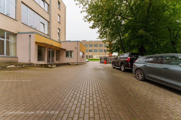 Объявление. Kravu ostas terminālis \'Port Magnat\' piedāvā nomāt atvērta tipa biroju savas ēkas 4. stāvā, ir Цена: 290 EUR/мес. Foto #9