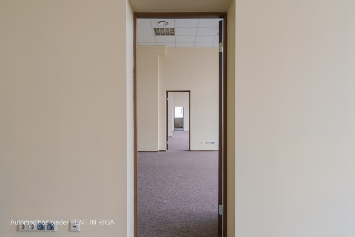 Sludinājumi. Biroja telpas kravu ostas terminālā \'Port Magnat\'  2. stāvā, ir lifts.  Birojs izvietots kravu Cena: 969 EUR/mēn Foto #8