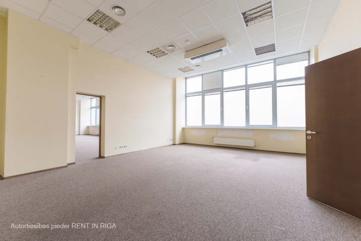 Sludinājumi. Biroja telpas kravu ostas terminālā \'Port Magnat\'  2. stāvā, ir lifts.  Birojs izvietots kravu Cena: 969 EUR/mēn Foto #1