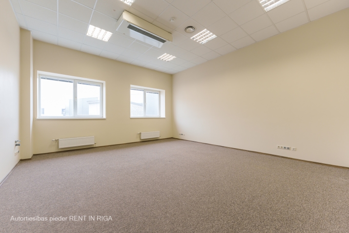 Sludinājumi. Biroja telpas kravu ostas terminālā \'Port Magnat\'  2. stāvā, ir lifts.  Birojs izvietots kravu Cena: 969 EUR/mēn Foto #2