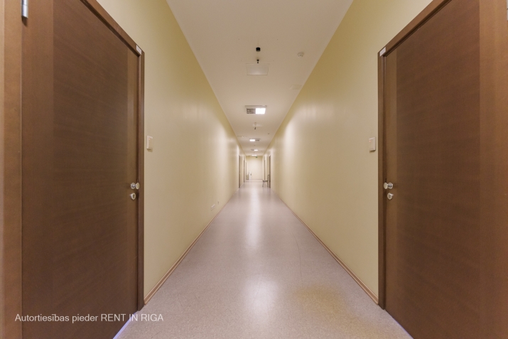 Sludinājumi. Biroja telpas kravu ostas terminālā \'Port Magnat\'  2. stāvā, ir lifts.  Birojs izvietots kravu Cena: 969 EUR/mēn Foto #7