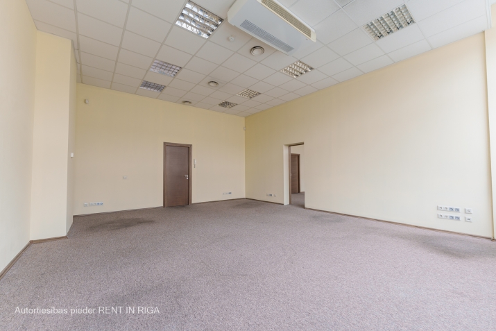 Sludinājumi. Bitoja telpas kravu ostas terminālā \'Port Magnat\'  2. stāvā, ir lifts.  Birojs izvietots kravu Cena: 1648 EUR/mēn Foto #9