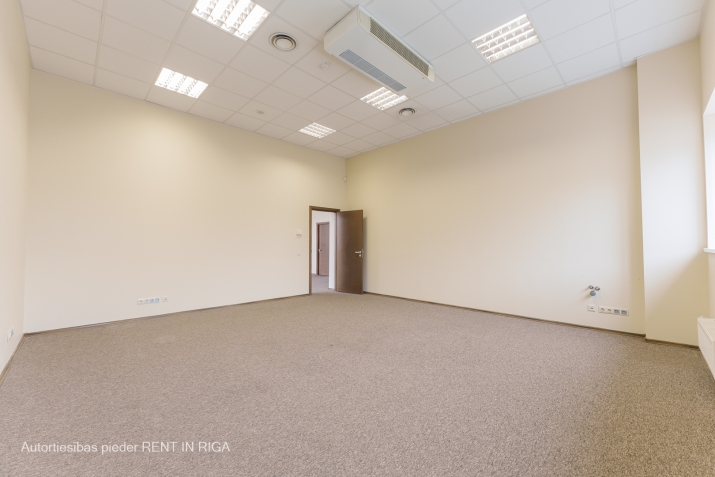 Sludinājumi. Bitoja telpas kravu ostas terminālā \'Port Magnat\'  2. stāvā, ir lifts.  Birojs izvietots kravu Cena: 1648 EUR/mēn Foto #8