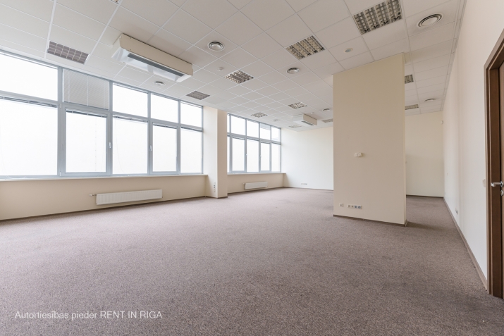 Sludinājumi. Bitoja telpas kravu ostas terminālā \'Port Magnat\'  2. stāvā, ir lifts.  Birojs izvietots kravu Cena: 1648 EUR/mēn Foto #1