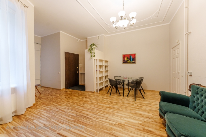 Sludinājumi. Tiek izīrēts 2-istabu dzīvoklis renovētā Jūgendstila ēkā klusajā centrā. Dzīvoklis tikko pēc Cena: 750 EUR/mēn Foto #5