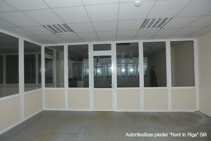 Sludinājumi. Svaigs birojs industriālajā parkā.  Fiksēta nomas maksa (iekļauta apkure, elektrība, Cena: 395 EUR/mēn Foto #2