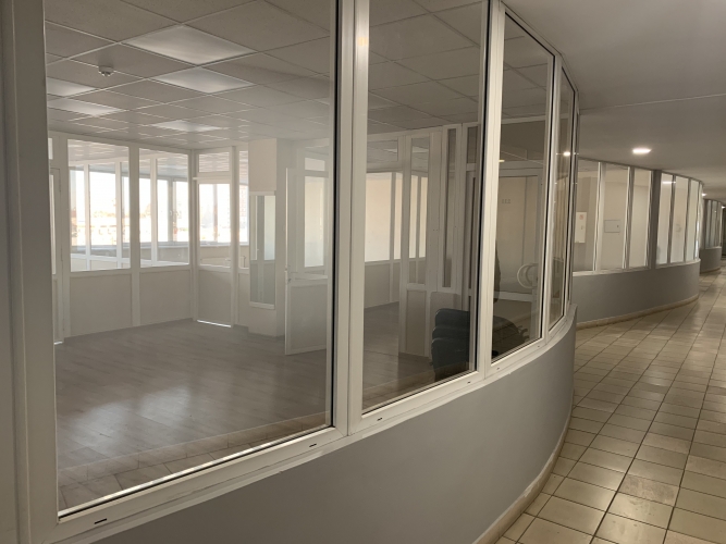 Sludinājumi. Svaigs birojs industriālajā parkā.  Fiksēta nomas maksa (iekļauta apkure, elektrība, Cena: 395 EUR/mēn Foto #1