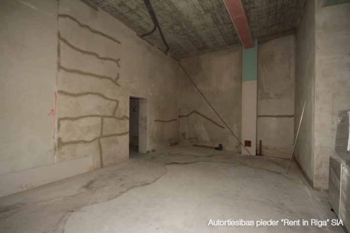 Объявление. Продаются коммерческие помещения, которые находятся на первом этаже полностью реновированного Цена: 708500 EUR Foto #6