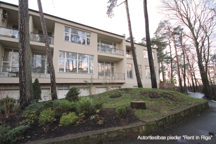 Sludinājumi. Moderns dzīvoklis projektā \'Rakstnieku Nams\', Dubultos, kāpu zonā. Klusa, mierīga apkārtne, svaigs Cena: 830000 EUR Foto #1