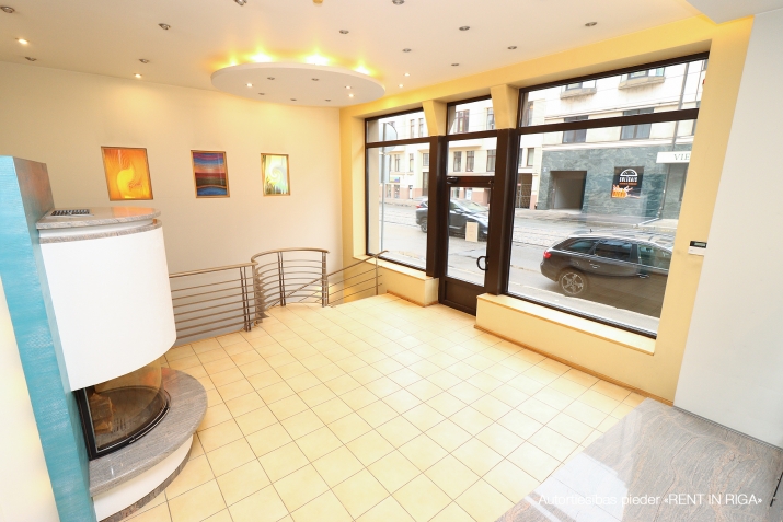 Sludinājumi. Tirdzniecības telpas Slokas ielā 13a, netālu no Slokas un Kalnciema ielu krustojuma.   + Aktīva Cena: 180000 EUR Foto #2