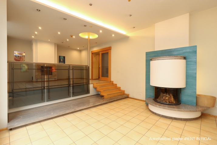 Sludinājumi. Tirdzniecības telpas Slokas ielā 13a, netālu no Slokas un Kalnciema ielu krustojuma.   + Aktīva Cena: 180000 EUR Foto #3