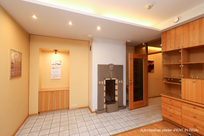 Sludinājumi. Tirdzniecības telpas Slokas ielā 13a, netālu no Slokas un Kalnciema ielu krustojuma.   + Aktīva Cena: 180000 EUR Foto #6