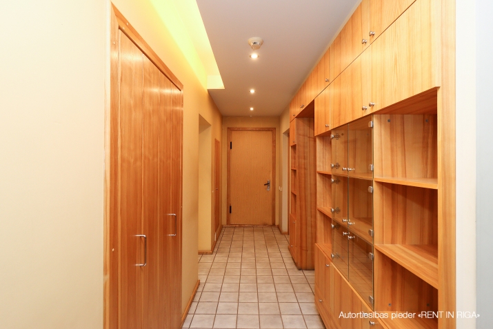 Sludinājumi. Tirdzniecības telpas Slokas ielā 13a, netālu no Slokas un Kalnciema ielu krustojuma.   + Aktīva Cena: 180000 EUR Foto #7