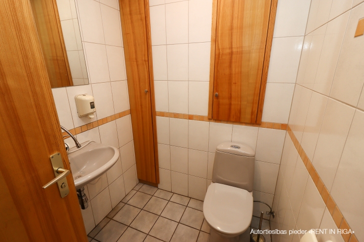 Sludinājumi. Tirdzniecības telpas Slokas ielā 13a, netālu no Slokas un Kalnciema ielu krustojuma.   + Aktīva Cena: 180000 EUR Foto #9