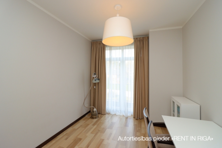 Sludinājumi. Tiek pārdots mājīgs un gaišs dzīvoklis kluba mājā Jurmala Palace. Studijas tipa viesistaba ar Cena: 275000 EUR Foto #7