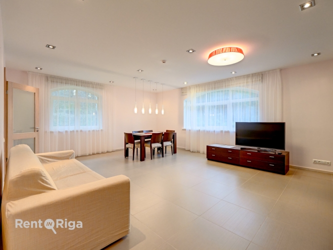 Объявление. A small, tastefully arranged house with individual heating in a closed village in Mežaparka..  + Цена: 900 EUR/мес. Foto #4