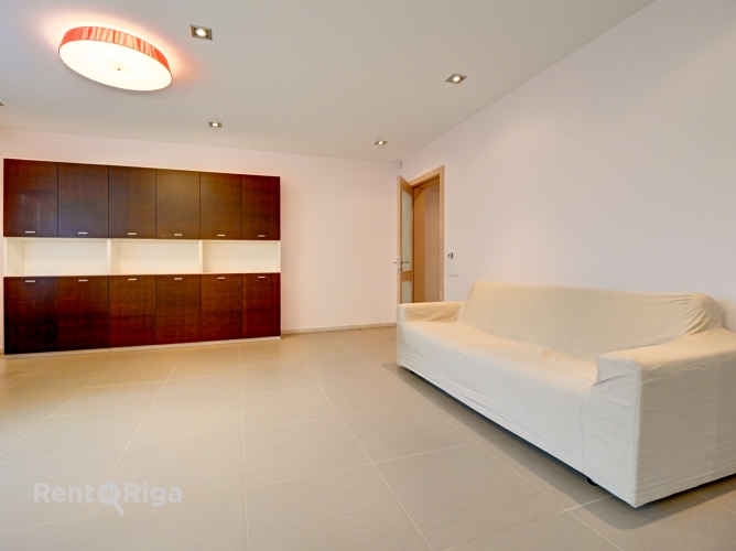 Объявление. A small, tastefully arranged house with individual heating in a closed village in Mežaparka..  + Цена: 900 EUR/мес. Foto #6