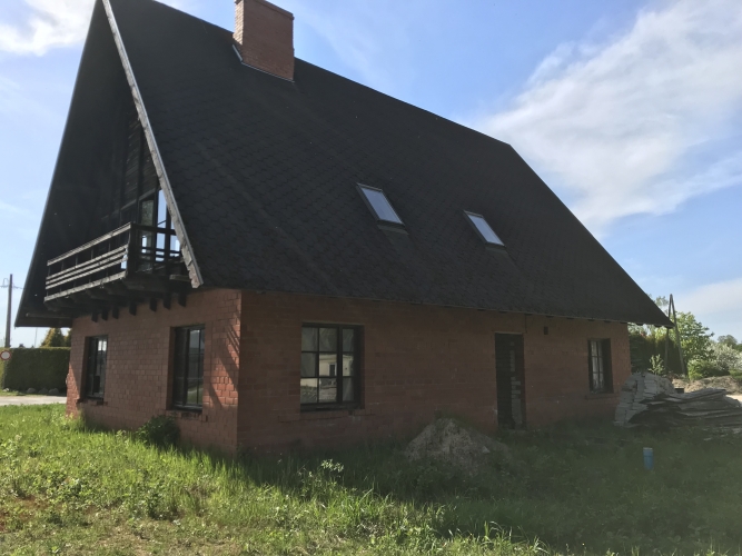 Sludinājumi. Pārdod jaunbūvi Tūjā 10 minūšu gājien attālumā no pludmales.  Ēkas celtniecība ir uzsākta 1993.gadā Cena: 67000 EUR Foto #8