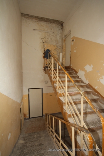 Sludinājumi. Tirdzniecības/biroja telpas pie \'Mēbeļu nams\'.  + 1. stāvs 400 m2.   - Ieeja no fasādes, skatlogi. Cena: 8800 EUR/mēn Foto #8