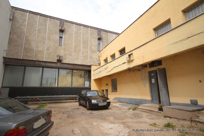 Sludinājumi. Tirdzniecības/biroja telpas pie \'Mēbeļu nams\'.  + 1. stāvs 400 m2.   - Ieeja no fasādes, skatlogi. Cena: 8800 EUR/mēn Foto #9