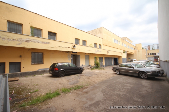 Sludinājumi. Tirdzniecības/biroja telpas pie \'Mēbeļu nams\'.  + 1. stāvs 400 m2.   - Ieeja no fasādes, skatlogi. Cena: 4000 EUR/mēn Foto #6