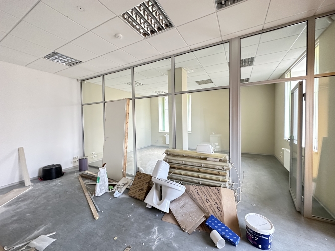 Sludinājumi. Iznomā telpas Čiekurkalnā.  Telpai ir medicīnas statuss. Pieejamas visas nepieciešamās Cena: 312 EUR/mēn Foto #1