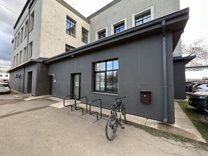 Sludinājumi. Iznomā telpas Čiekurkalnā.  Telpai ir medicīnas statuss. Pieejamas visas nepieciešamās Cena: 312 EUR/mēn Foto #5