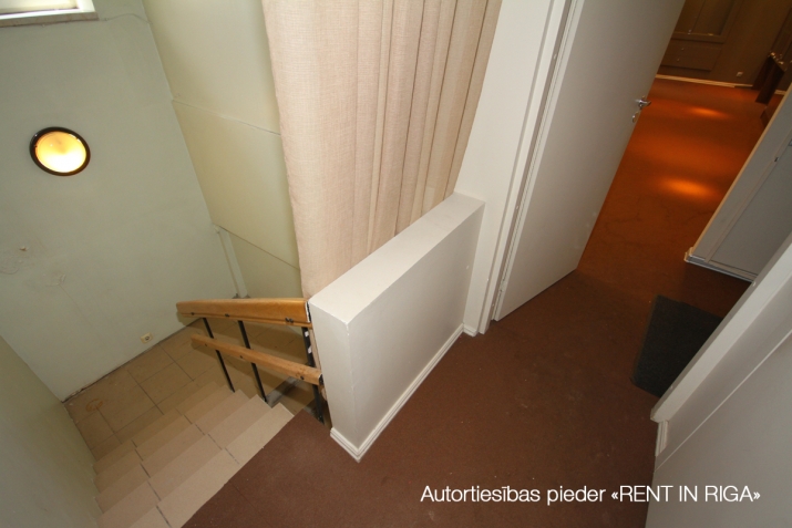 Объявление. Продается здание-магазин в центре общей площадью со всеми городскими коммуникациями. Имеется Цена: 220000 EUR Foto #5