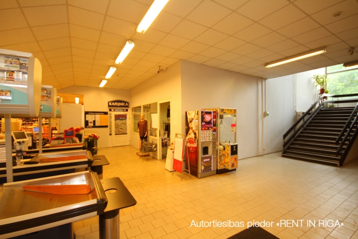 Sludinājumi. Iznomā tirdzniecības telpas Pļavniekos Lubānas un  Piedrujas ielu rajonā.  Telpas atrodas Cena: 230 EUR/mēn Foto #1