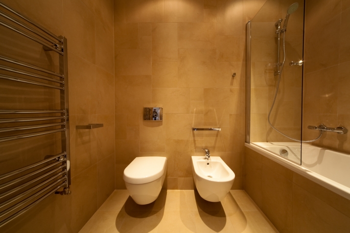 Sludinājumi. Tiek piedāvāta kvalitatīva rindu māja, klusā vietā. Ciemats ir pilnībā nožogots un apsargāts. Cena: 275000 EUR Foto #8