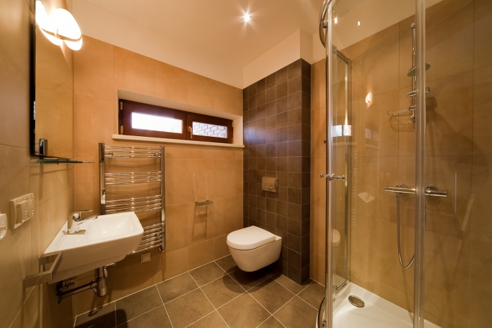 Sludinājumi. Tiek piedāvāta kvalitatīva rindu māja, klusā vietā. Ciemats ir pilnībā nožogots un apsargāts. Cena: 275000 EUR Foto #5