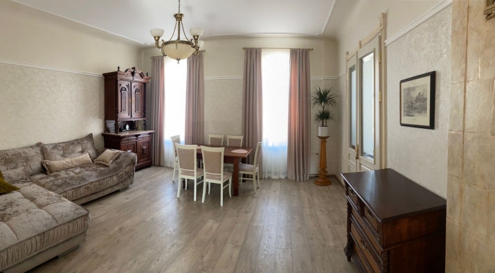 Sludinājumi. Pārdod aristokrātisku jūgendstila dzīvokli Rīgas centrā  Kr. Barona ielā 60  Piedāvājumā īpašs Cena: 175000 EUR Foto #2