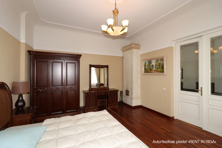 Sludinājumi. Pārdod aristokrātisku jūgendstila dzīvokli Rīgas centrā  Kr. Barona ielā 60  Piedāvājumā īpašs Cena: 175000 EUR Foto #9