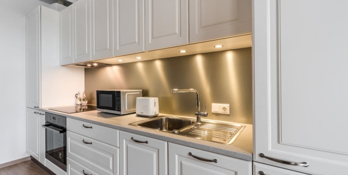 Sludinājumi. Pašā Rīgas centrā klusā vietā tiek izīrēts 3 istabu dzīvoklis ilgtermiņā. Dzīvoklis ir pilnībā Cena: 1100 EUR/mēn Foto #3