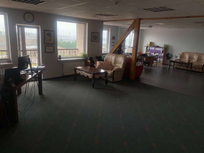 Sludinājumi. Birojs Sarkandaugavā, renovētā ēkā.  + 7. stāvs. + Platība sastāv no divām atvērtām telpām un wc. + Cena: 1710 EUR/mēn Foto #3