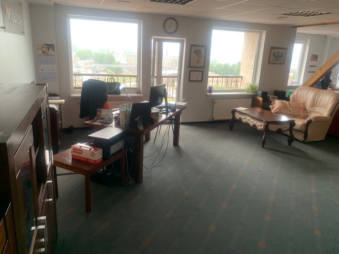 Sludinājumi. Birojs Sarkandaugavā, renovētā ēkā.  + 7. stāvs. + Platība sastāv no divām atvērtām telpām un wc. + Cena: 1710 EUR/mēn Foto #8